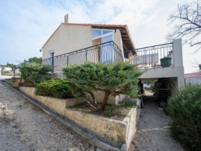 Lovely villa in Velaux near the beach